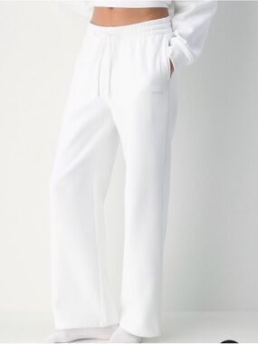 Aritzia white boyfriend fleece wide leg sweatpants in white